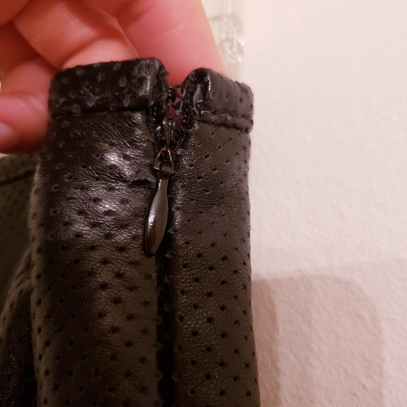 Cynthia Rowley sleeveless leather top with matching mini skirt. - Picture 8 of 9